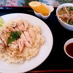 タイ料理 メーパオ - B定番ランチ750円
            カオマンガイ(タイ風チキンライス)・ミニラーメン・バナナ