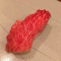 鮨 一久 - 数枚削ぎ切りにして重ねてある