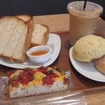 breadworks - 和"NAGOMI"
      フォカッチャ プロヴァンス
      安納芋とクリームチーズのパンコンプレ
      メロンパン
      アイスカフェラテ