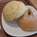 breadworks - 安納芋とクリームチーズのパンコンプレ
      メロンパン