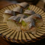 なな治 - 秋刀魚棒寿司（700円）