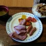 ホテルグランテラス - 朝食バイキング。豚丼。
