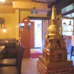 ネパール民族料理 アーガン - 入口付近にあるストゥーパ（仏塔）
