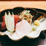 日本料理 太月 - アップ　鰹、鯛　大葉、茗荷、はす芋添え　2016-9