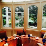 スプレンディード - お洒落な席に案内されました