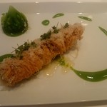 カダイフを纏った的鯛の軽やかなフリット　ブロッコリーのクーリ