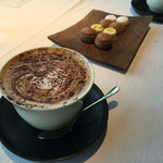 カミムラ  - カプチーノと小菓子