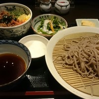 鴨料理専門店 鴨亭 - 鴨そぼろ丼と十穀とろろそばセット