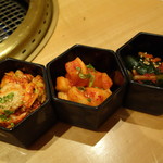 よろにく - キムチの盛り合わせ