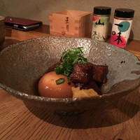 自家製粉石臼挽きうどん 青空blue 本店 - 豚バラ肉と半熟玉子の黒糖煮