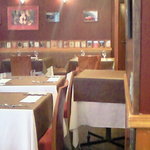 ベルニーニ麻布十番 - 店内のテーブル席の風景です
