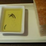 ベルニーニ麻布十番 - フォカッチャとオリーブオイル