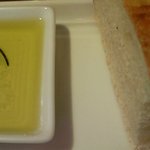 ベルニーニ麻布十番 - フォカッチャとオリーブオイル