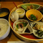 이자카야 캇포우 우나기야테이 와라비 - 特製ランチ(1,000円）天ぷらは後から出てきます。