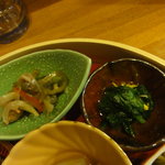 이자카야 캇포우 우나기야테이 와라비 - 魚の南蛮漬け（左）、ほうれん草の和え物（右）