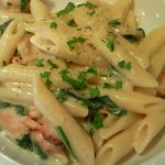 ベルニーニ麻布十番 - サーモンとホウレン草を使ったジャガイモのベルベットソース ペンネ　1260円