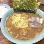 家系ラーメン まこと家 - 2016／9 随分まろやかなスープに。