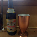 冷えた銅カップでビール