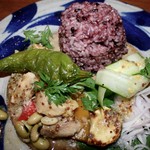 シチニア食堂 - 地鶏の白ワイン煮こみともっちり玄米ごはん