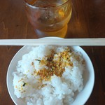 くるまやラーメン - 無料フリカケライスはセルフでなくて配膳してくれます。