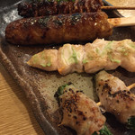 ばんじょう - 串盛り4種…チョイスはつくね、かわ、ささみ@ワサビ、芽ねぎ