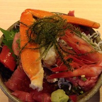 さかなや別邸 - 豪華海鮮丼（税抜き1500円）6種ということだが、どう見ても8種位は入ってる～
