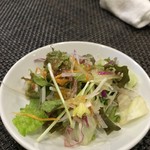 SEN YO - 最初に出てくるサービス・サラダのドレッシングで､その店の力量が分かります。ここはアタリです！