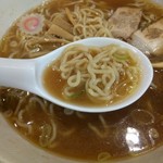永福町 大勝軒 - お馴染みデカ蓮華上で、一口ラーメンを作成してみた。