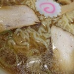 永福町 大勝軒 - スープ、チャーシューのアップ。