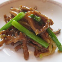 赤坂 四川飯店 - 牛肉とニンニクの茎の炒め 【蒜苔牛肉】