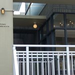 りそなの横です