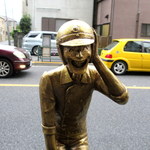 吟八亭 やざ和 - 本田像