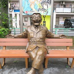 吟八亭 やざ和 - ひと休み両さん像