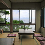 魚見亭 - 離れから漁師の小舟が見えます