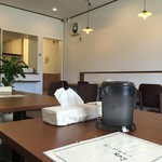 スープカレー Ray - 清潔感あるカフェのような店内です。