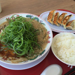 ラーメン魁力屋 - 特製醤油九条ネギラーメン800円+230円の餃子定食。