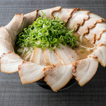Minatoken - とんこつ花びらチャーシュー麺