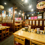 みなと軒 - 店内写真②　6人掛けの席もございます。