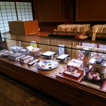 寿長生の郷 - 売り場 ガラスケース