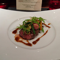 ラトリエ ドゥ ジョエル・ロブション - 仔羊背肉のロースト クミンの香る茄子のコンポートとレモンのコンフィ
                