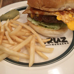 CRUZ BURGERS & CRAFT BEERS - 