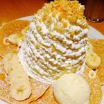 パンケーキ -バナナ、ホイップクリームとマカダミアナッツ-
          ＋バニラアイス