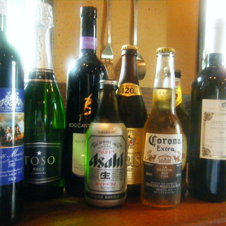 料理と相性の良いイタリアワインを種類豊富にラインナップ