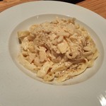 バル センナリ食堂 - パルミジャーノチーズのクリームパスタ