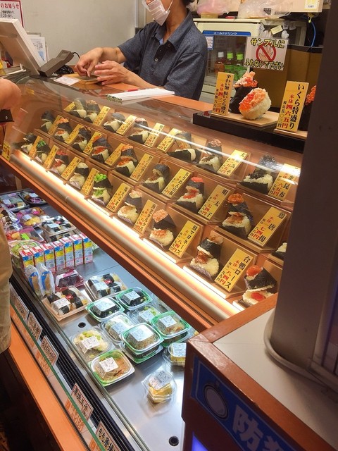 出来立て おにぎり おにぎり屋 一粒 梅田1階店 By アベレージ おにぎり家一粒 梅田1階店 梅田 おにぎり 食べログ