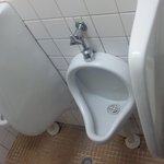 明治屋 - トイレの水は手動で流しましょう！