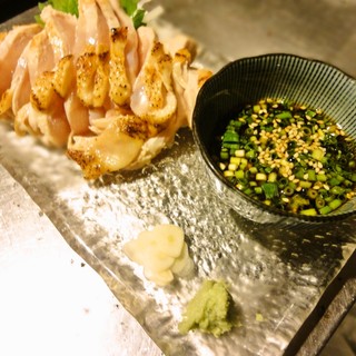 地養鶏と大山鶏を使用♪旨味溢れる新鮮たたき&濃厚水炊き鍋