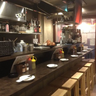 アクセス良好◎賑やかな店内はお仕事帰りのサク飲みにも