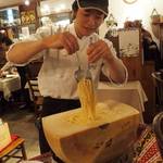 ピッツェリア ラポルタ - パルミッジャーノチーズのパスタは10月から！！