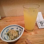 酒菜と炭 てりや - お通し&シークアーサーサワー